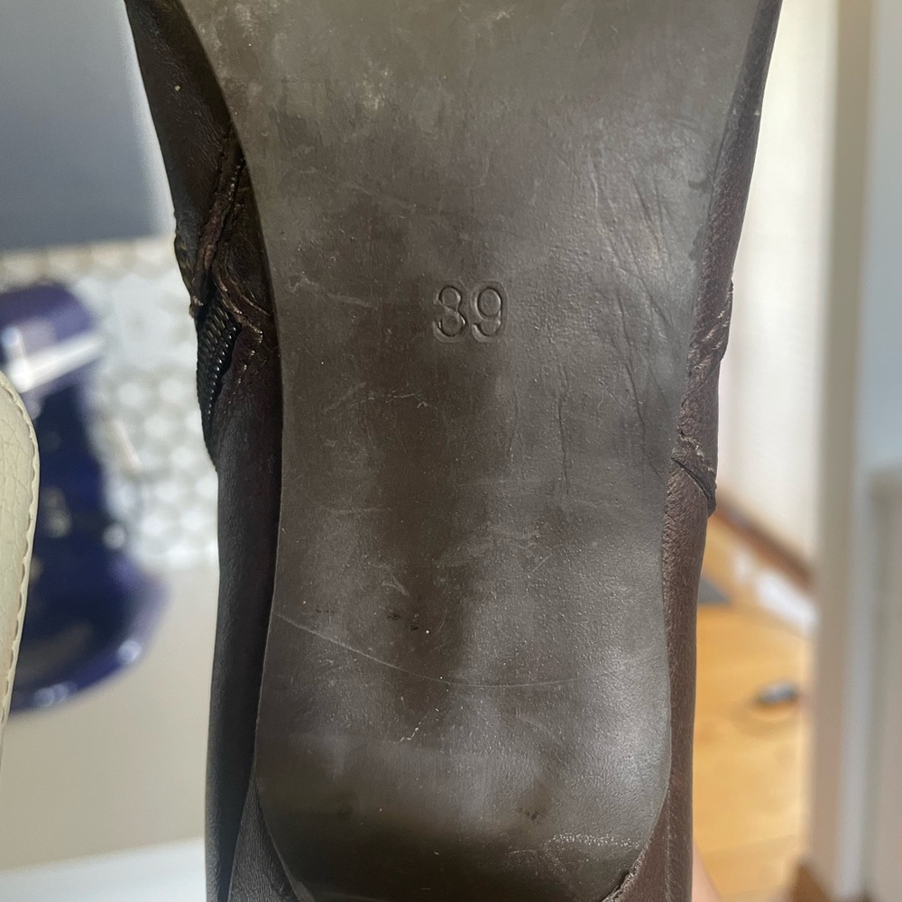 MJUS Women’s Leather Buckle Zip Up Ankle Boots.  Size 39, (approx size US 7). - Picture 10 of 13